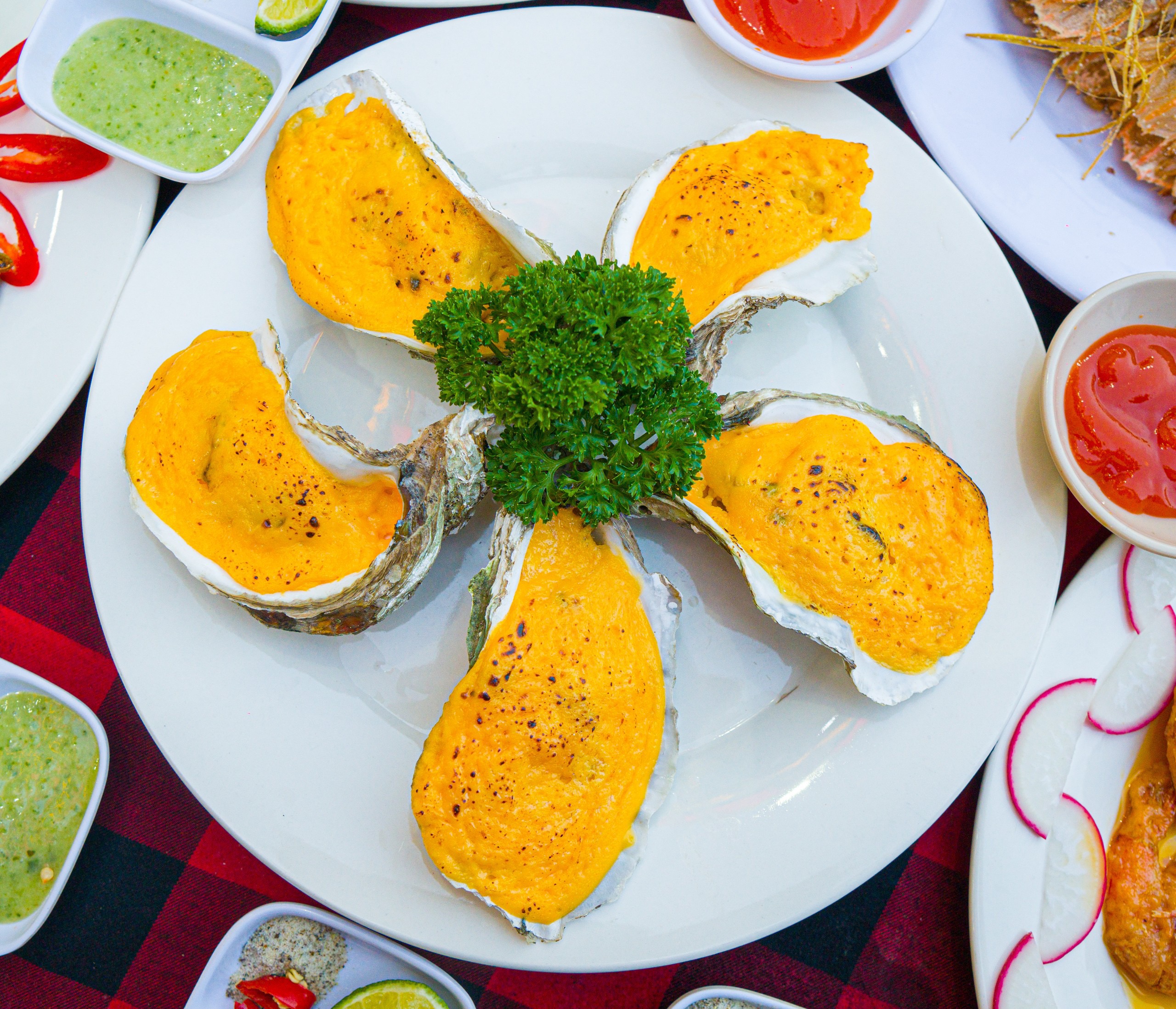 Hàu phô mai, hàu nướng, hàu hấp, hàu sashimi hoặc nấu cháo đều là những món ngon