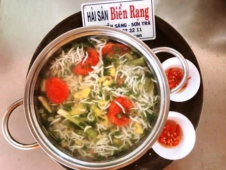 Cá cơm nờm nấu mộc