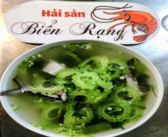 Cá chuồn nấu khổ qua